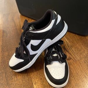 Nike big kids size 3 “panda” dunks. Excellent used condition.